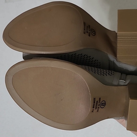 Soda Women's Gray Peep-Toe Ankle Boots Size 8 - Picture 9 of 11